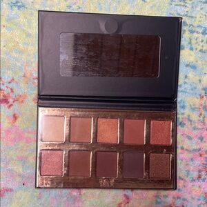 👑 NWOT Crown Pro Luxurious Eyeshadow Palette with Browns and Golds
